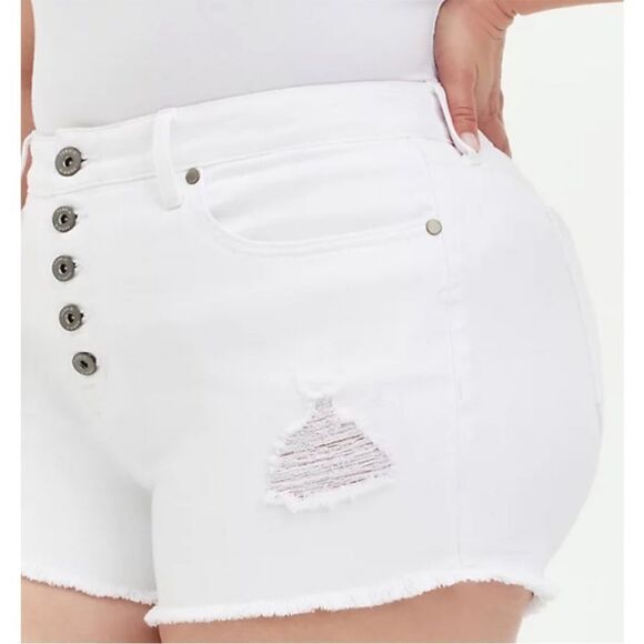 Torrid Size 18 Optic White Distressed Buttonfly Denim Jean Shorts NWT - Picture 2 of 8